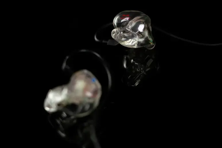 Custom dual-driver earbuds for cycling